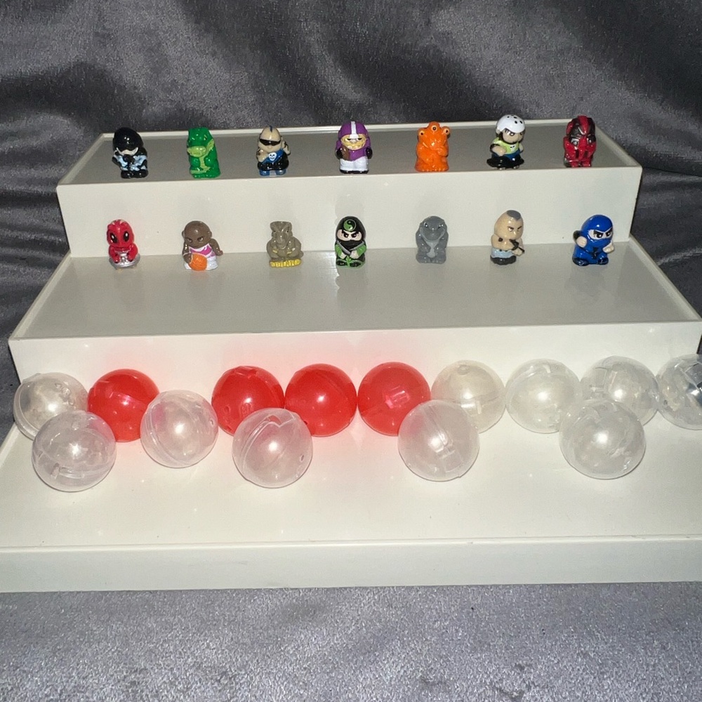 14 Squinkies Zinkies Dinosaur Alien Fighter Sports Ninja Robots With Capsules